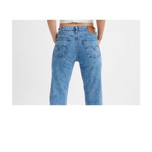 Women’s Levi’s Wedge fit Jeans in medium wash